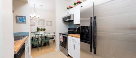 Coffee/tea maker, fridge, microwave, oven