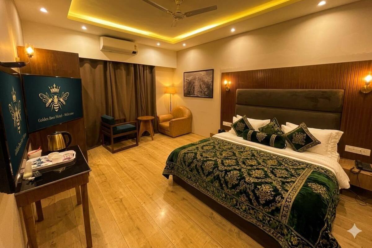 Deluxe Room, Mountain View | Peti besi dalam bilik, meja, ruang kerja komputer riba, kalis bunyi 