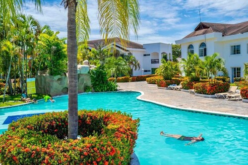 Palma Real Beach Villa Pool & Beach Access  Sleeps 8