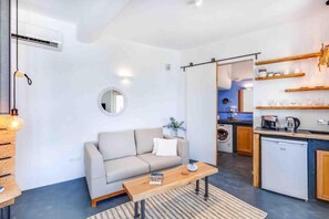 Living area - Skiff - Transformed Studio Sea View (Chania)