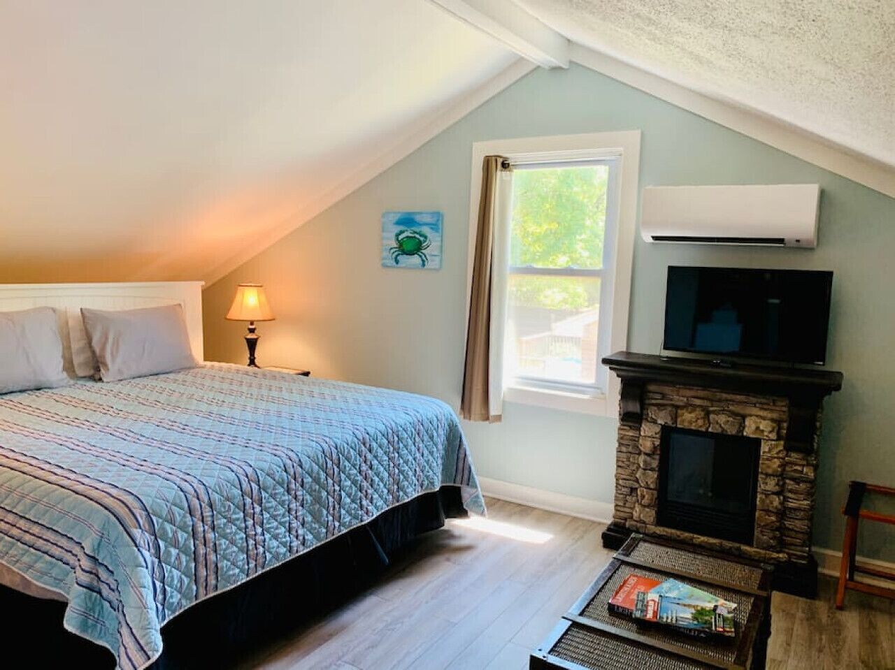 Iron/ironing board, travel crib, WiFi, bed sheets