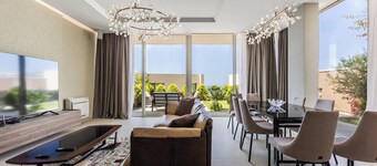 Luxe Green Coast Villa | Jacuzzi & Free Buggy by PikHost