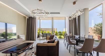 Luxe Green Coast Villa | Jacuzzi & Free Buggy by PikHost