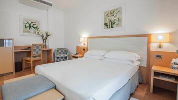 In-room safe, desk, laptop workspace, free WiFi