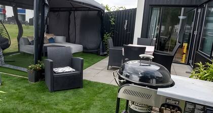 Cozy modern townhouse - 30 minutes to city center + Free parking
