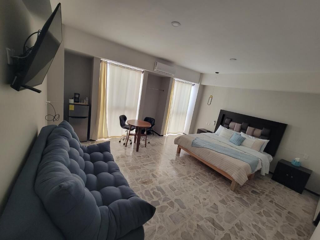 Suite de lujo, vista a la ciudad | Ropa de cama de alta calidad, edredón, camas Tempur-Pedic y minibar 