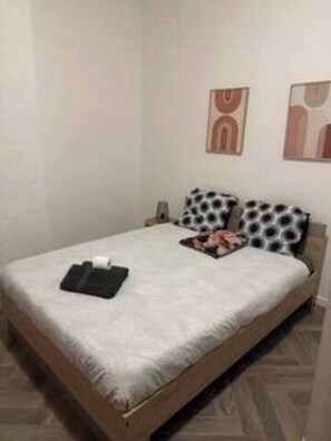 4 bedrooms, iron/ironing board, WiFi, bed sheets - House Cocoon paradise in the North direct metro Lille ideal for groups! (Roubaix)