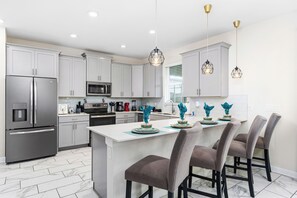 Coffee/tea maker, fridge, microwave, oven - Beautiful Pool House with Games Room, Themed Kids Bedrooms & Theater (Davenport)