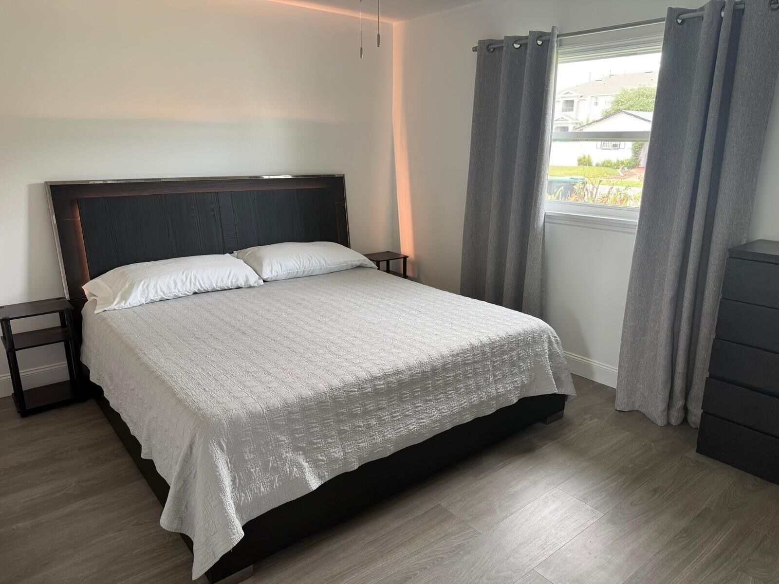 4 quartos, Wi-Fi de cortesia, roupa de cama