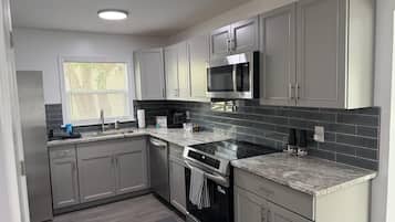 Micro-ondas, fogão, cooktop, lava-louças
