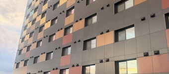 Stay Where the Action Is-Downtown Edmonton, Steps from Rogers Place And Stadium