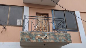 A multi-story building with a balcony, a door, and a window. - Anna Luxury Lodge - Arusha  (Arusha)