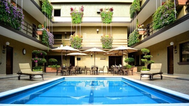 Outdoor pool - Hotel Casa Layun (Cordoba)