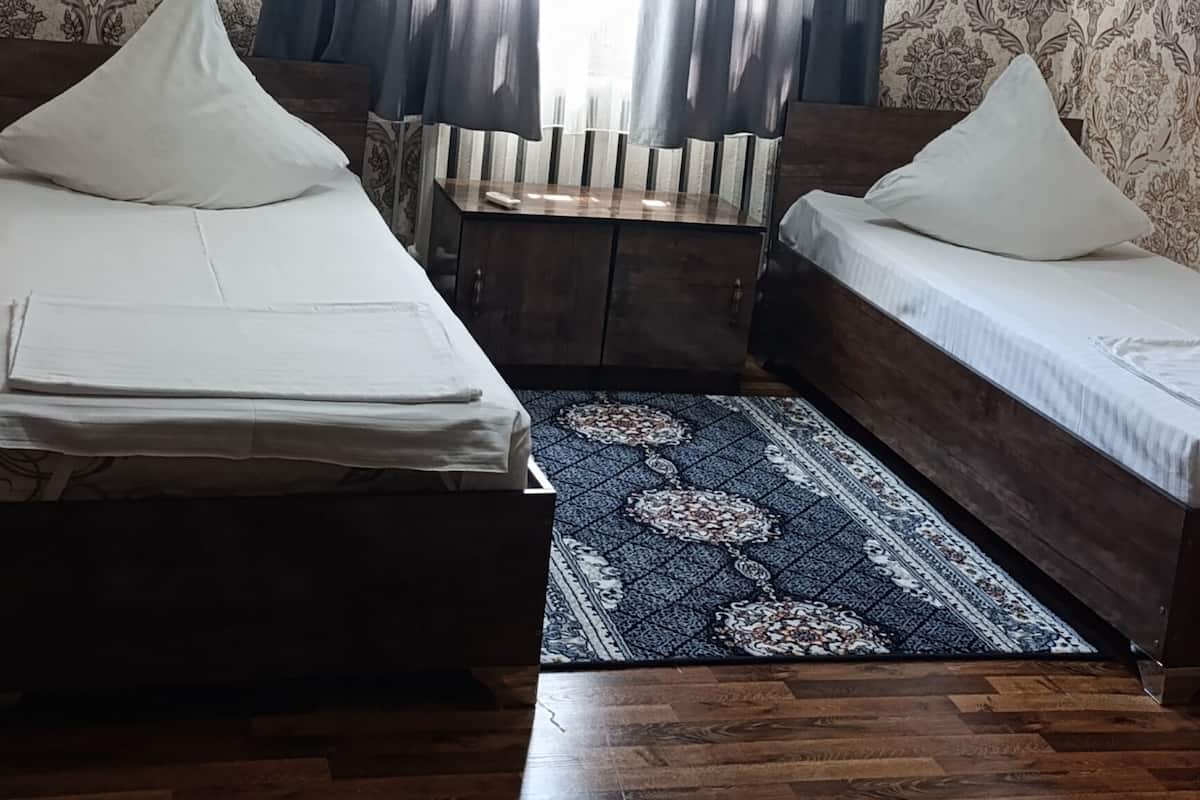 Habitación con 1 cama matrimonial o 2 individuales | Escritorio, espacio para trabajar con laptop y insonorización