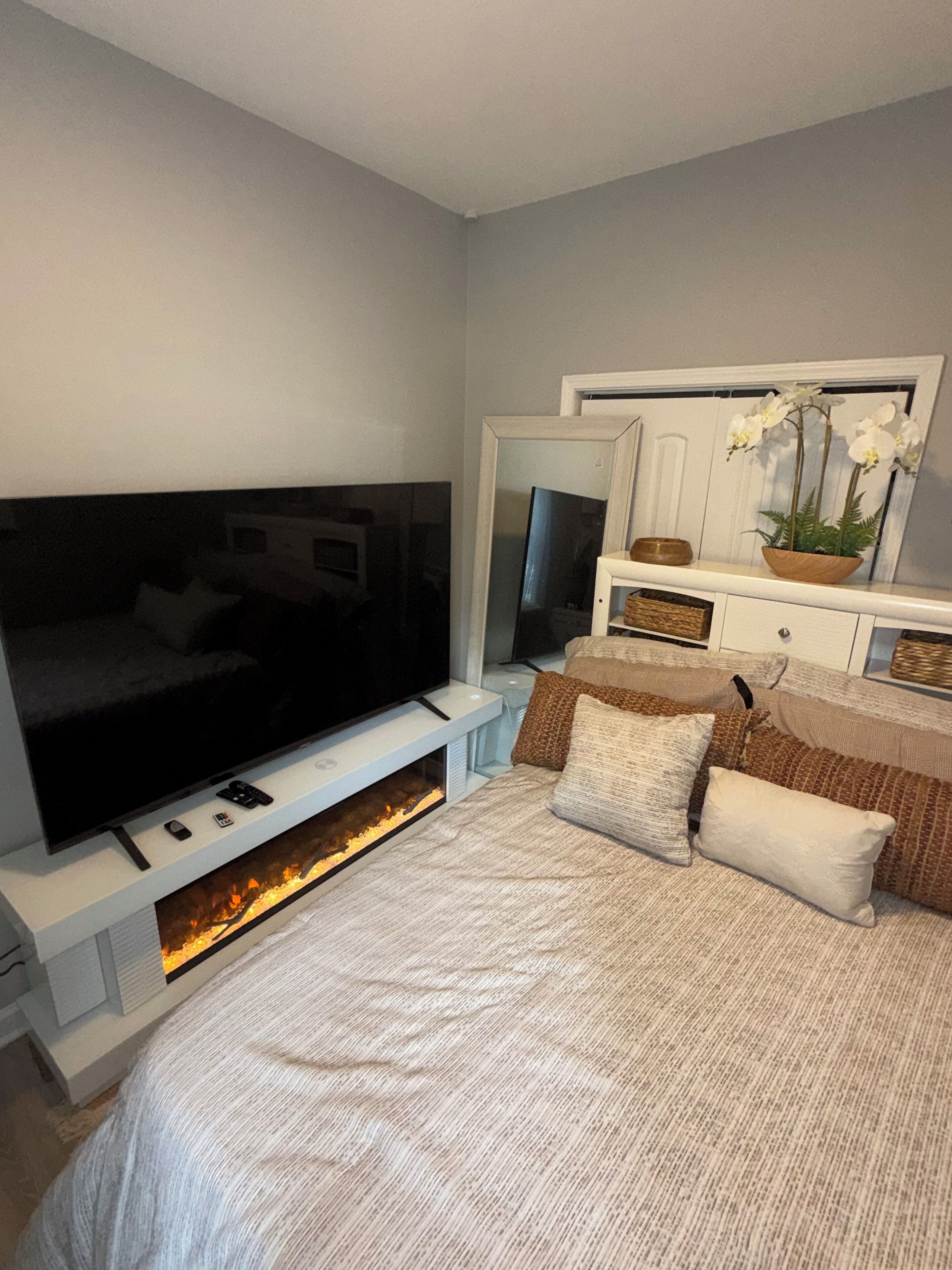 Iron/ironing board, WiFi, bed sheets