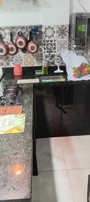 雪櫃、爐具、攪拌機、廚房用具/餐具/器皿