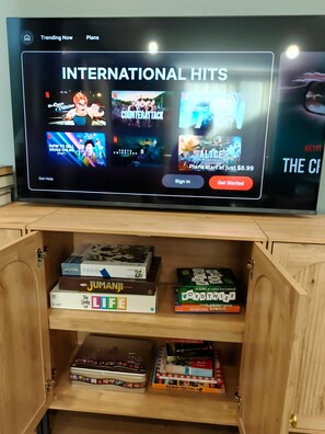 Games room - Luxury Seattle Retreat with Rooftop Views, Prime Location, Amenities — 3BR, 2 BA (Seattle)