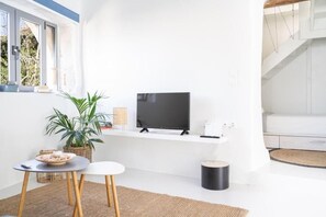 Villa, Patio, Mountain View | Ruang tamu | 50 inci sebuah televisyen pintar dengan satelit, Netflix 