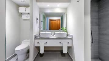 Twin Room, Balcony, Pool View | Bathroom
