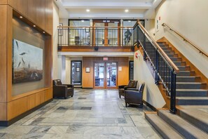 Lobby - Okanagan Lake Escape at Waterscapes Resort - pool, hot tub, gym, 5 mins to lake. (Kelowna)