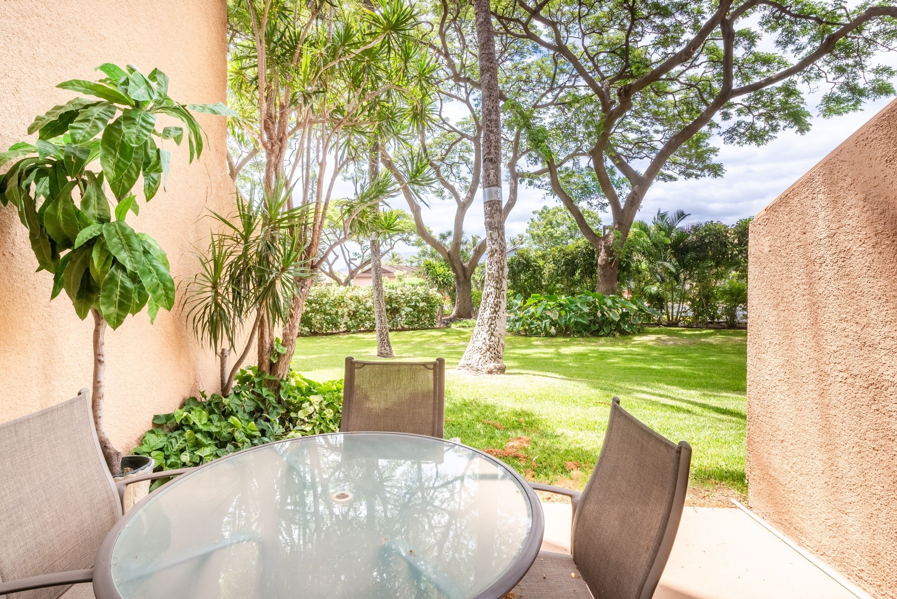 Classic Condo, Lanai, Garden View | Outdoor dining