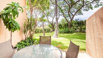 Classic Condo, Lanai, Garden View | Outdoor dining