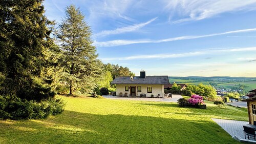 Vacation home "Auf dem Heidchen" directly by the forest with sauna & large garden