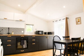 Fridge, microwave, oven, stovetop - Vrbo Property (Blaye)