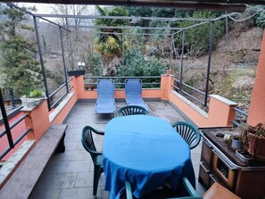 Classic Apartment, Courtyard View | Outdoor dining