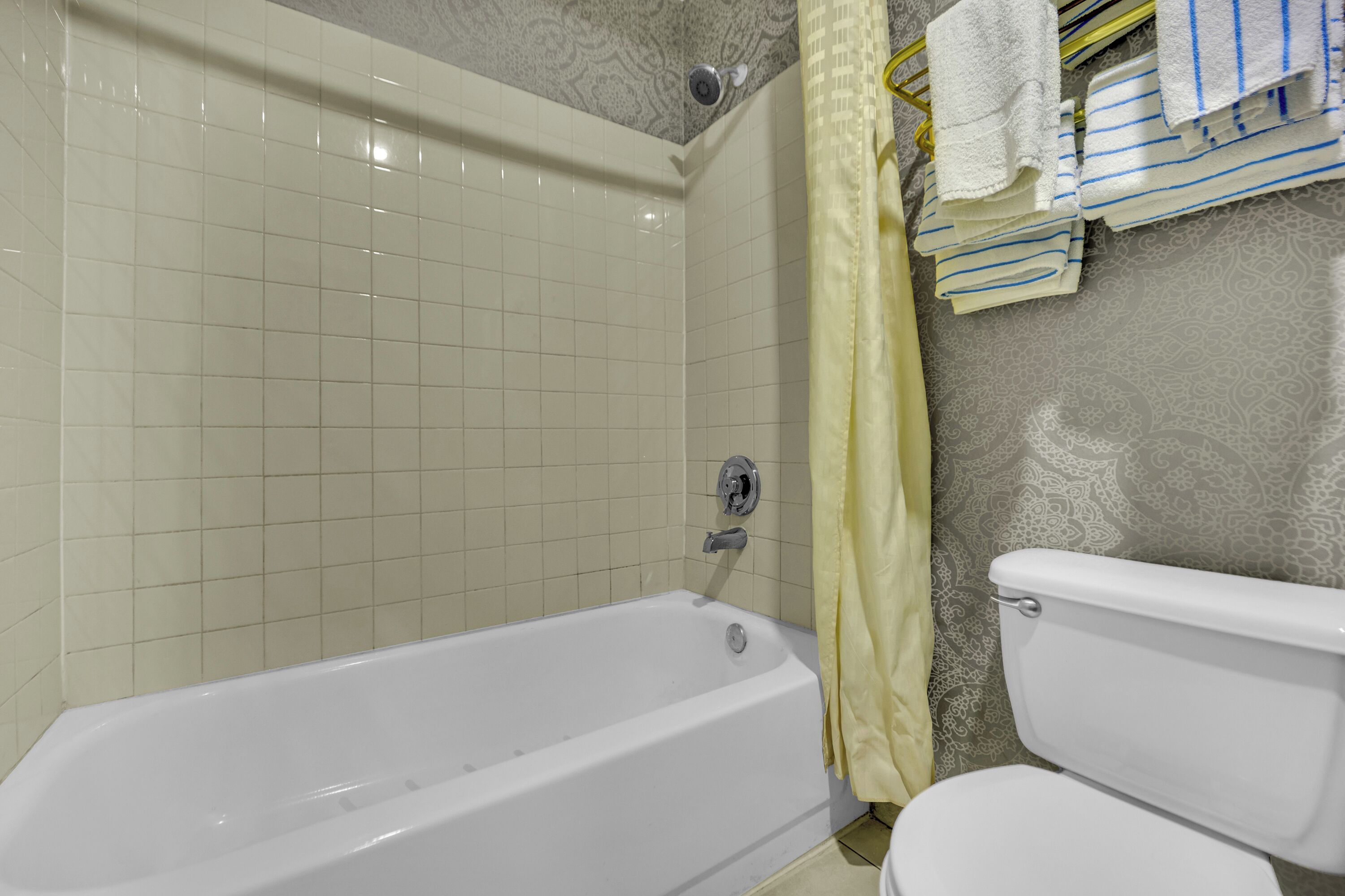 Standard Studio Suite | Bathroom