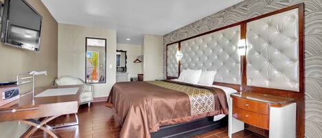 Luxury Single Room | Desk, laptop workspace, blackout drapes, iron/ironing board
