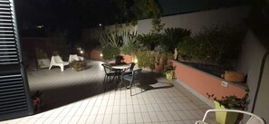 Outdoor dining - Vrbo Property (Marche)