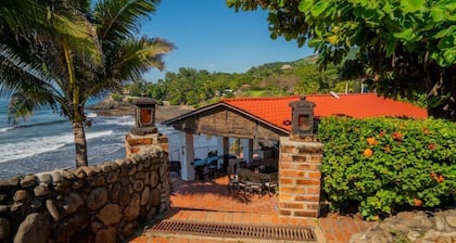 Peñíscola Villa West- Beachfront in El Zonte, Surf City - El Salvador