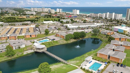 Gulf Terrace Getaway by Avantstay Pool + Tennis Access Henderson Beach