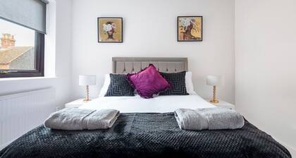 The Rushden Retreat • 1-Bed Flat + Parking
