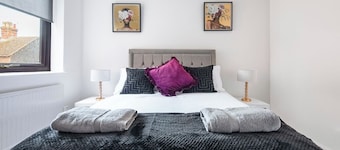 The Rushden Retreat • 1-Bed Flat + Parking