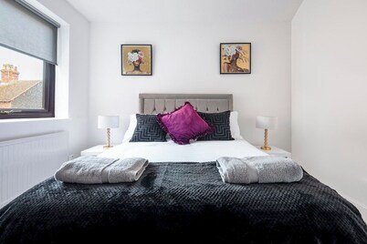 The Rushden Retreat • 1-Bed Flat + Parking