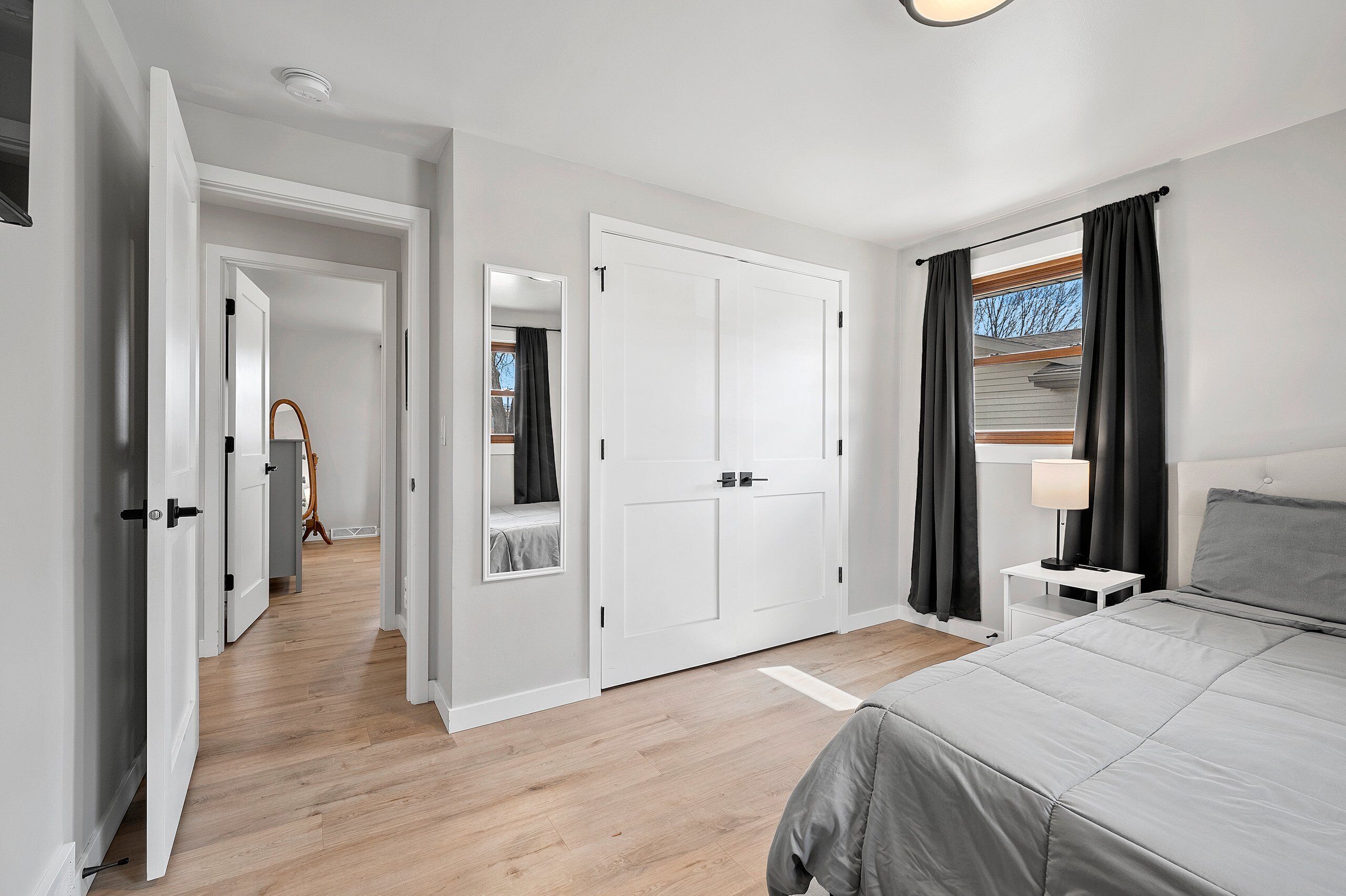 5 chambres, fer et planche à repasser, lit parapluie, Wi-Fi gratuit