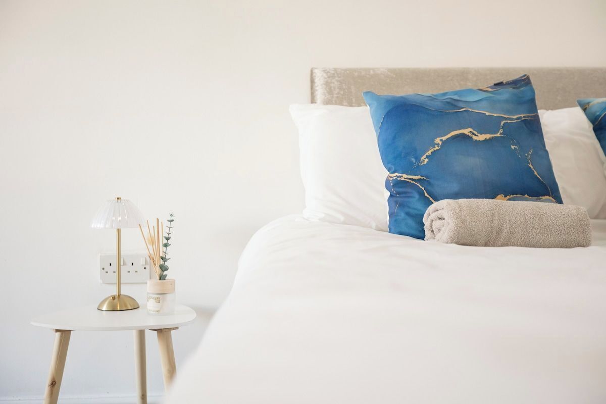 Iron/ironing board, Internet, bed sheets