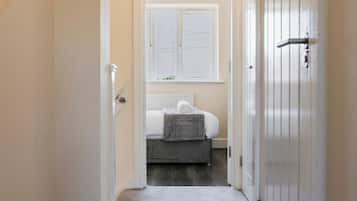 Ferros/tábuas de passar roupa, acesso à internet, roupa de cama