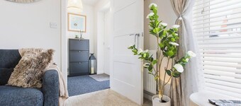 Relaxing Home, Sleeps 4, Perfect for Long Term