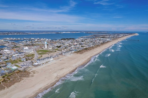 Charming Coastal Cottage | Walk to Waterfront