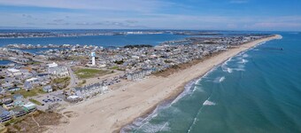 Charming Coastal Cottage | Walk to Waterfront