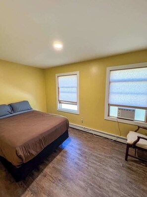 Room - Two room Riverfront Suite in West Forks (West Forks)