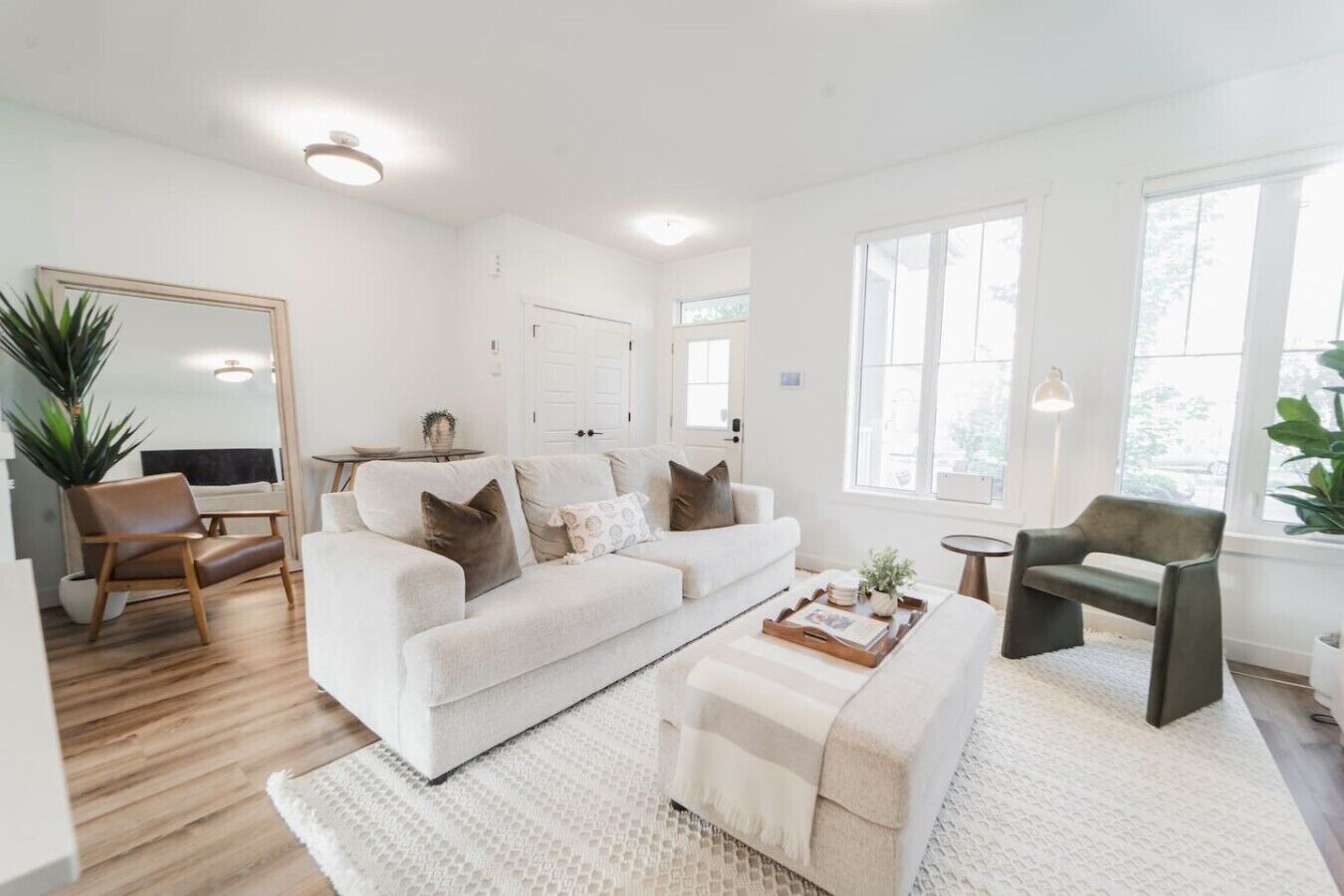 Stylish Escape|9 Min To Wem|ac|gym|sauna & Patio - Alberta