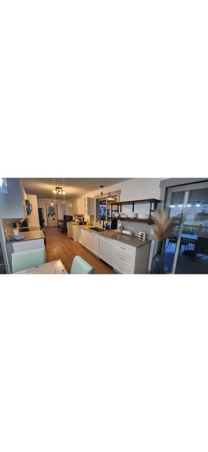 Interior - The Uncorked Orchard View Lake Country Escape (Lake Country)