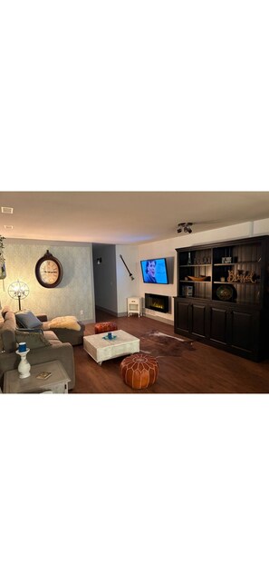 Smart TV, fireplace - The Uncorked Orchard View Lake Country Escape (Lake Country)