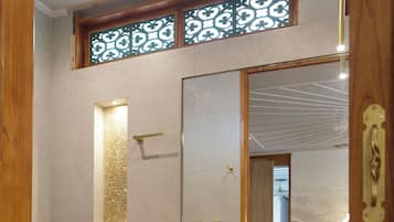 Deluxe Suite | Bathroom | Designer toiletries, hair dryer, slippers, bidet