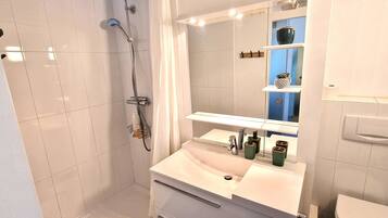 Shower, hair dryer, towels, toilet paper