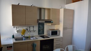 Macchina per tè/caffè, frigorifero, microonde, forno